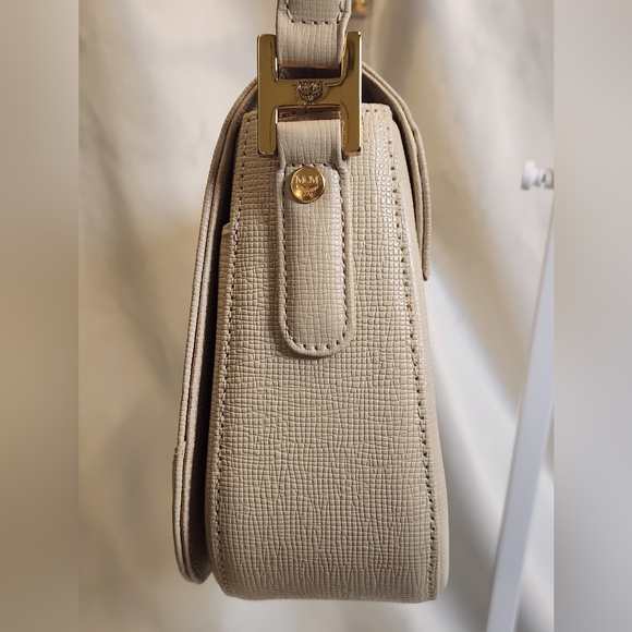 MCM Cream Shoulder Bag/Saddle Bag with Gold Accents - Picture 4 of 13